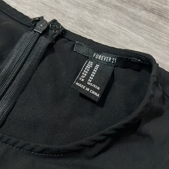 NWOT Dressy Black Tank Blouse Size Medium Hidden Zipper Back of Neck - Picture 3 of 9